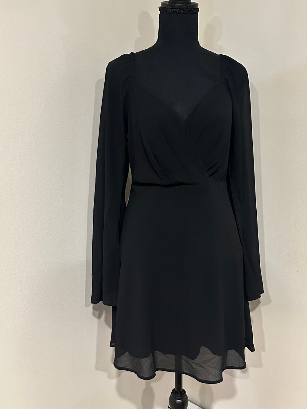 *LE LIS* Black Long Sleeve Sheer V-Neck Mini Dress NWT Size Medium